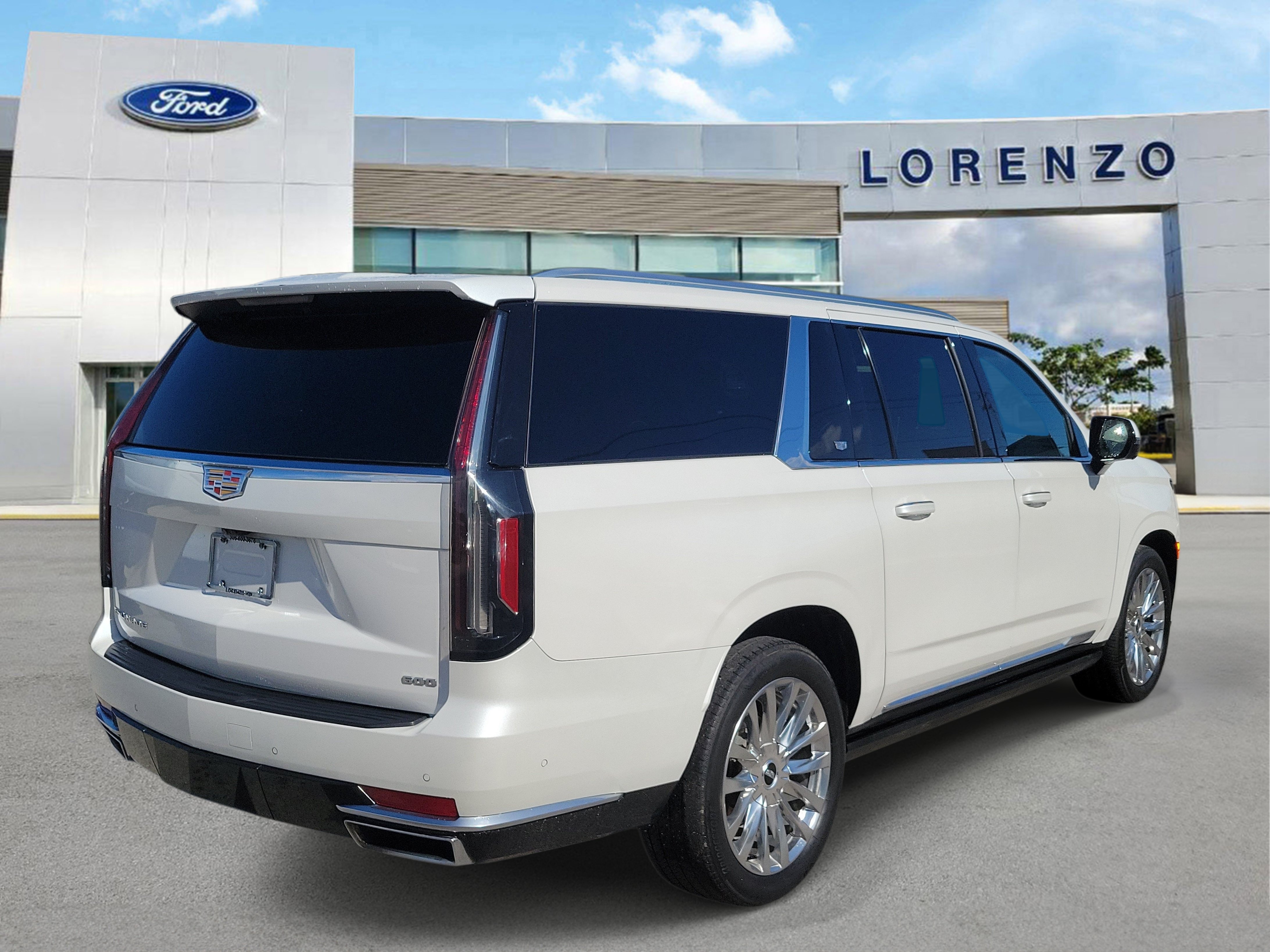 Used 2023 Cadillac Escalade ESV Premium Luxury w/ Performance Package AWD/4WD image 5
