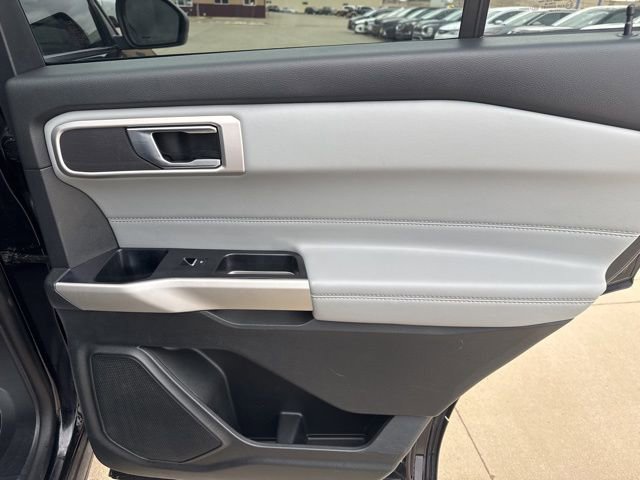 Used 2021 Ford Explorer XLT w/ Equipment Group 202A AWD/4WD image 13