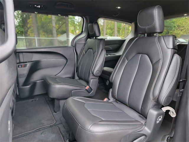 Certified 2024 Chrysler Pacifica Touring-L w/ S Appearance Package image 21