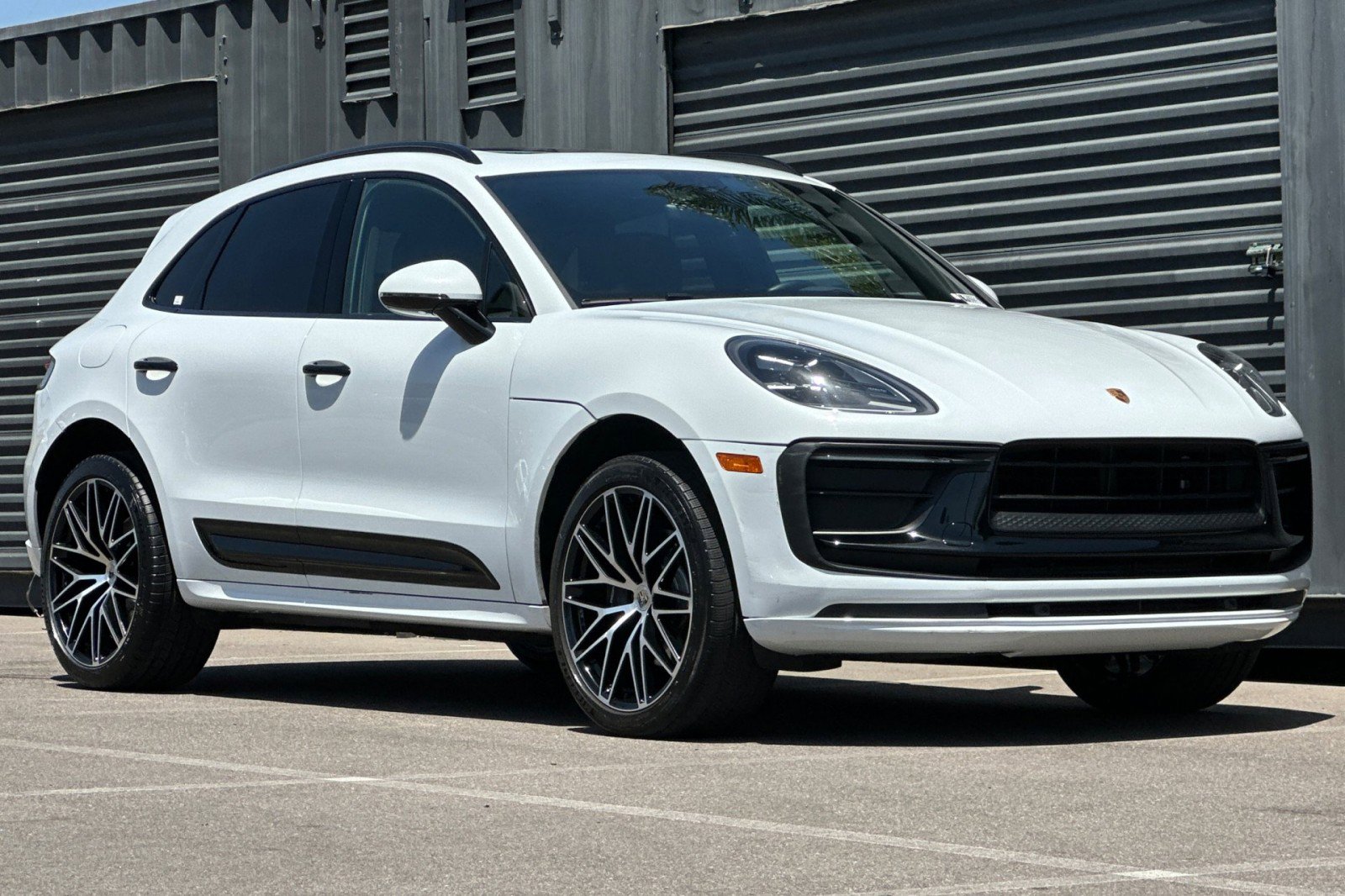 Certified 2022 Porsche Macan AWD/4WD image 10