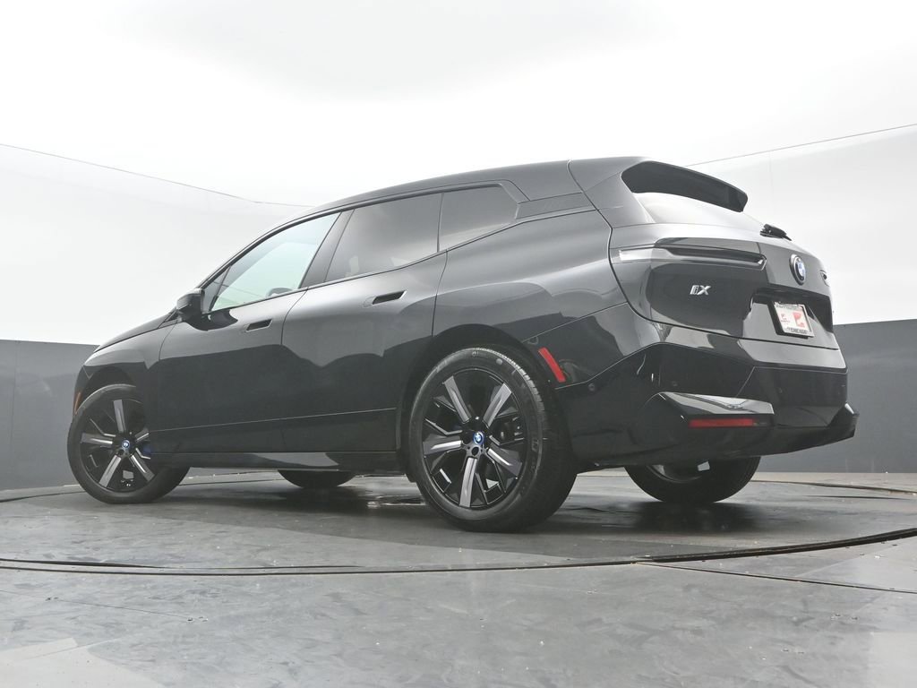 Used 2023 BMW iX xDrive50 w/ Sport Package AWD/4WD image 29