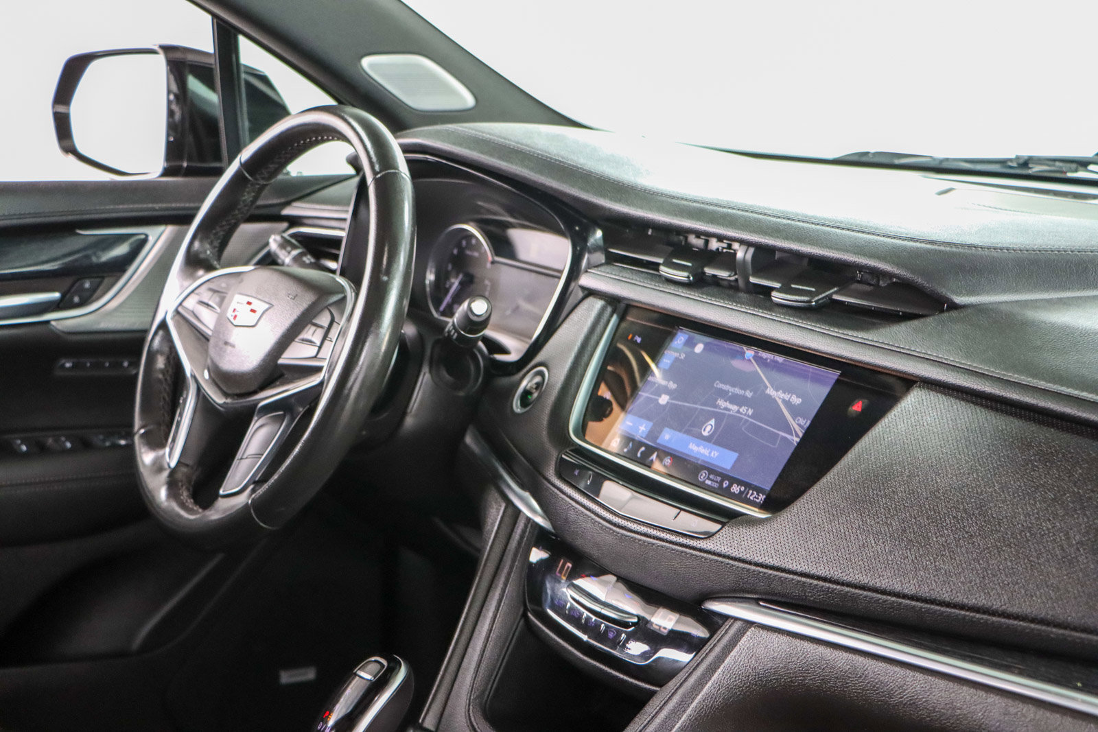 Used 2022 Cadillac XT5 Premium Luxury w/ LPO, Floor Liner Package image 27