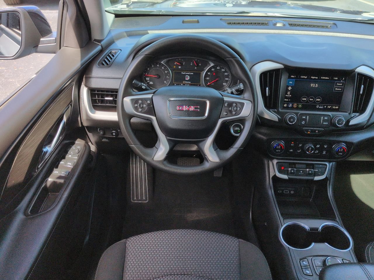 Used 2024 GMC Terrain SLE w/ Driver Convenience Package FWD image 16