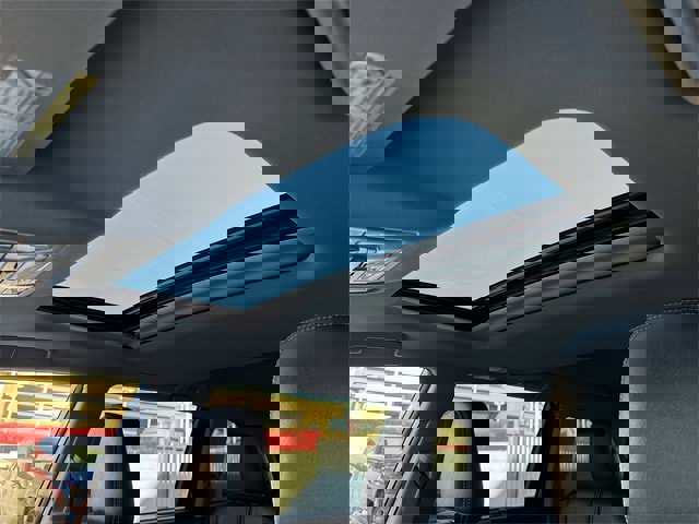 Used 2017 Toyota Highlander SE image 24