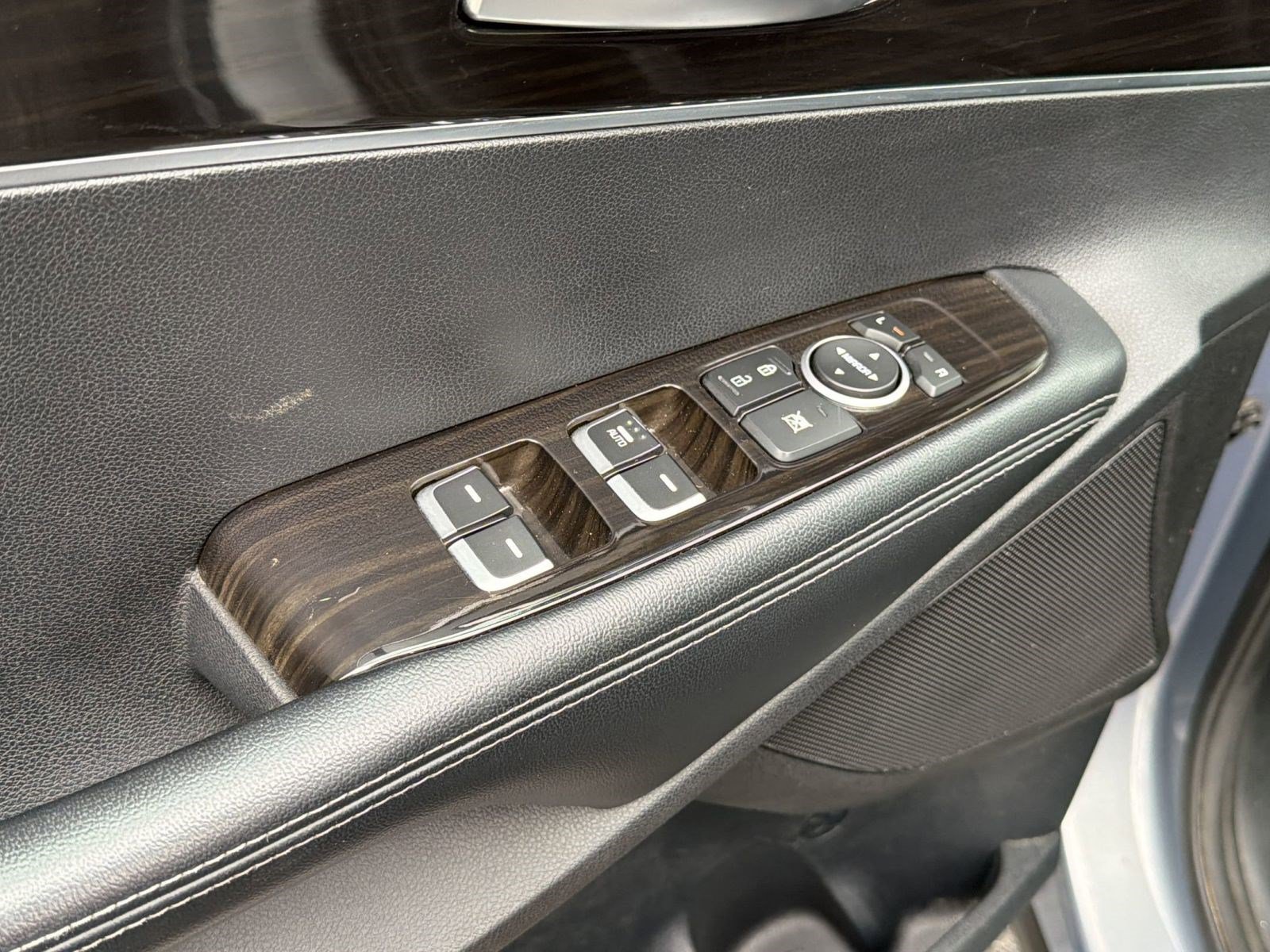 Used 2020 Kia Sorento L FWD image 19