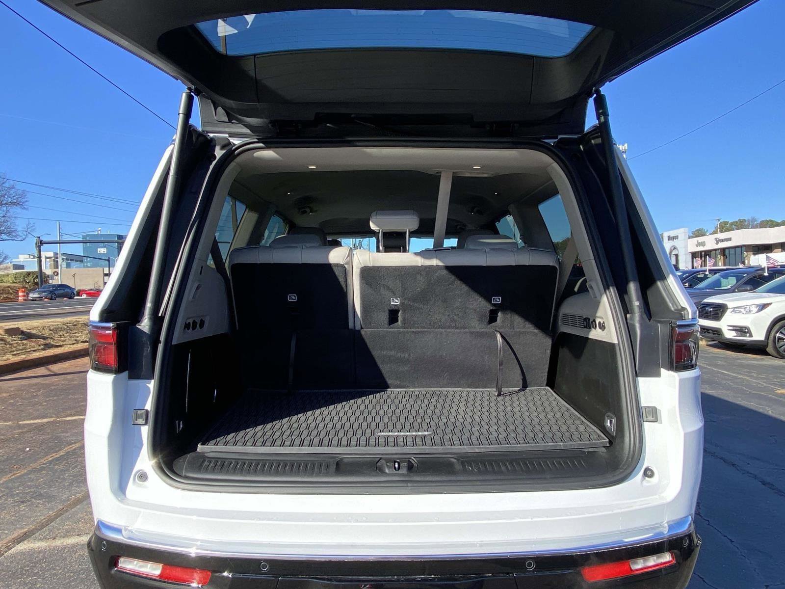 Certified 2024 Jeep Wagoneer 4WD w/ Convenience Group I image 7