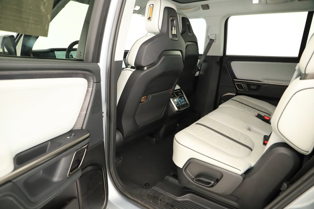 Used 2024 Rivian R1S Adventure AWD/4WD image 32