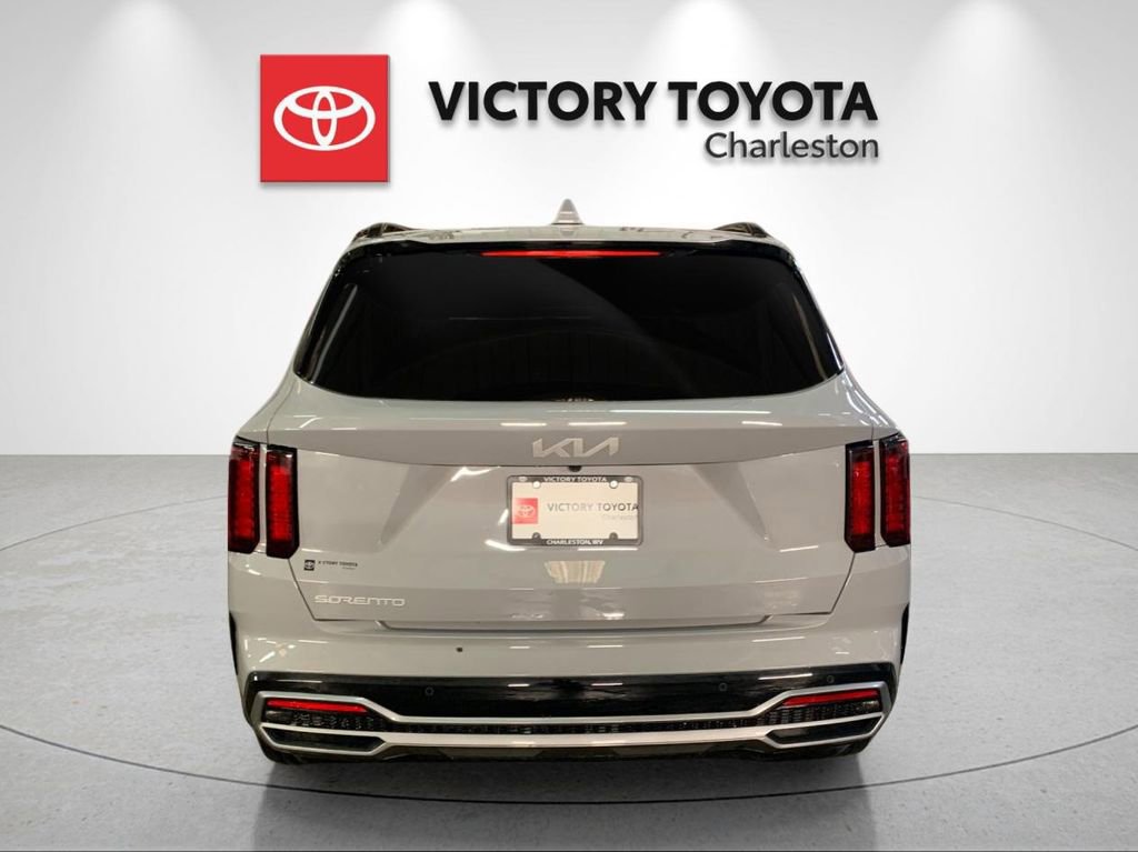 Used 2023 Kia Sorento EX w/ Panoramic Sunroof Package FWD image 4