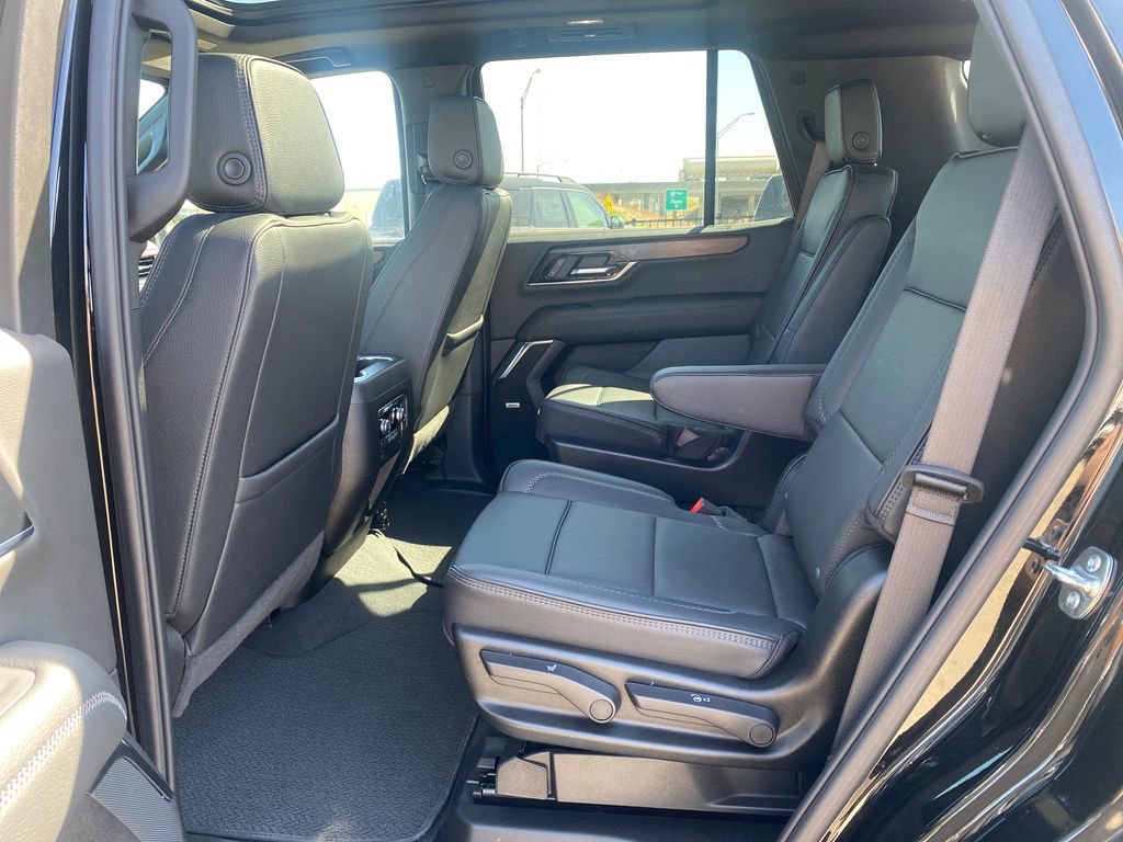 Used 2025 GMC Yukon Denali w/ Sun & Power Step Package image 25