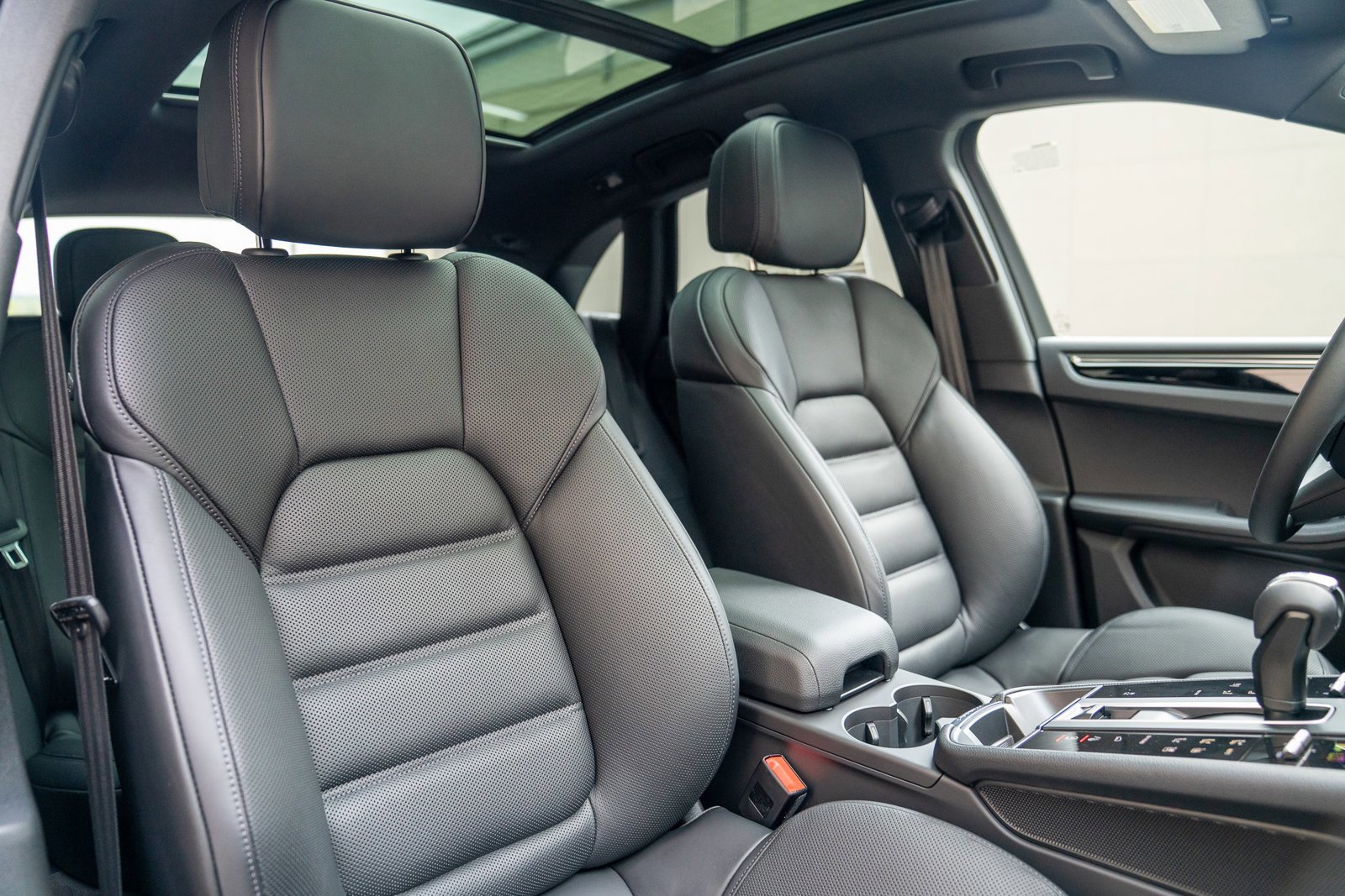 Certified 2025 Porsche Macan image 23