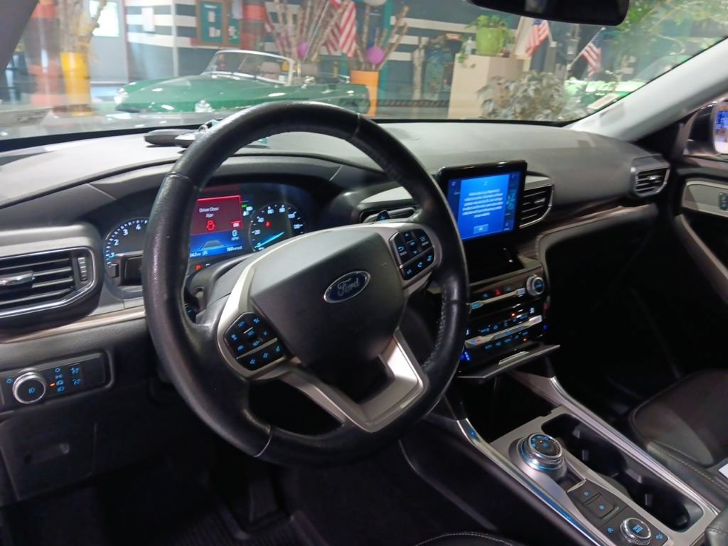 Used 2021 Ford Explorer Limited w/ Equipment Group 301A AWD/4WD image 4