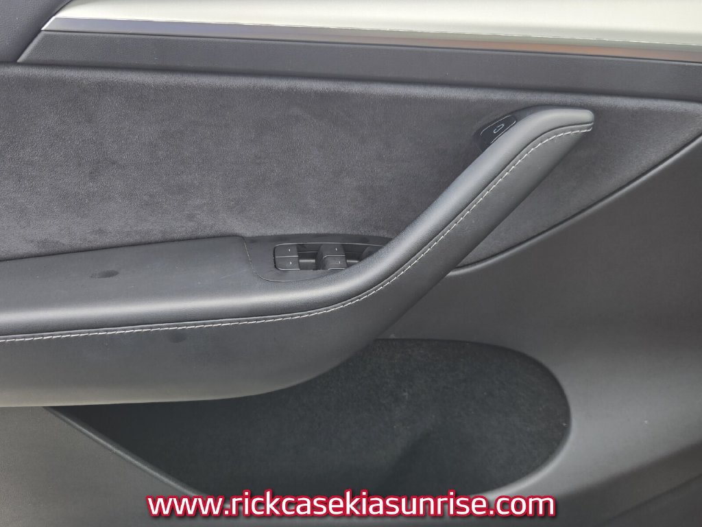 Used 2022 Tesla Model Y Long Range AWD/4WD image 28