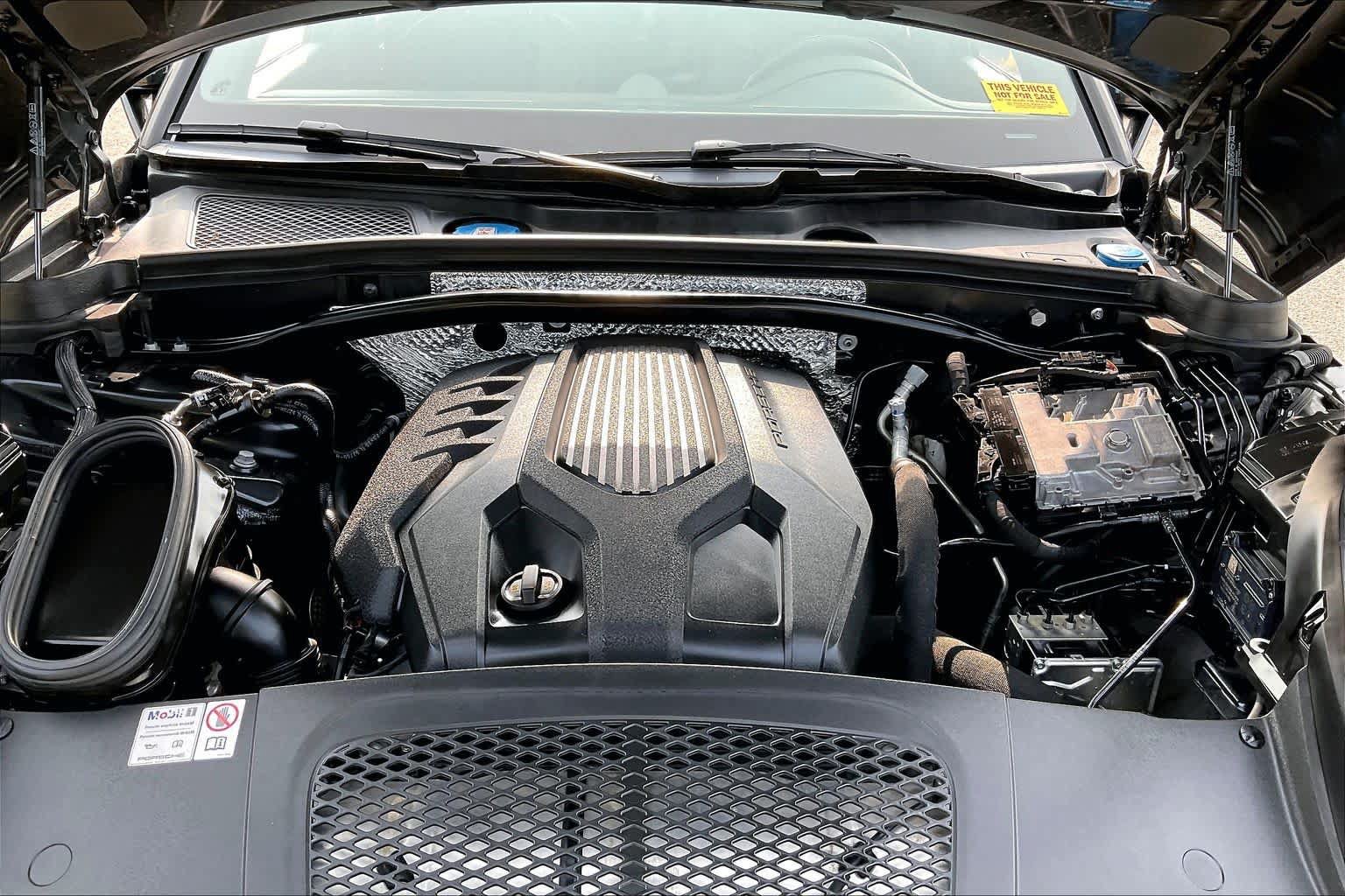 Used 2024 Porsche Macan AWD/4WD image 28
