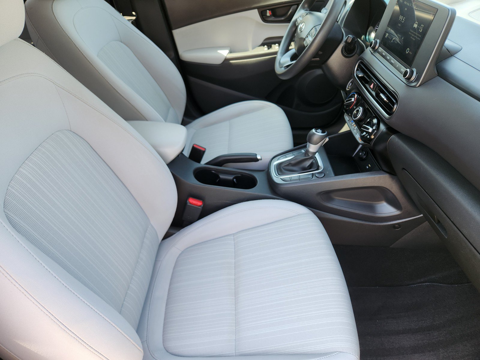 Used 2022 Hyundai Kona SEL FWD image 11