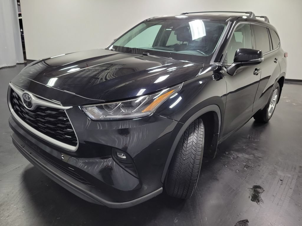 Used 2020 Toyota Highlander LE AWD/4WD image 4