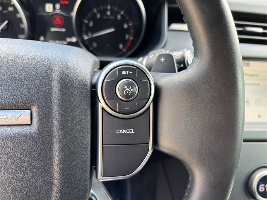 Used 2018 Land Rover Discovery SE image 25