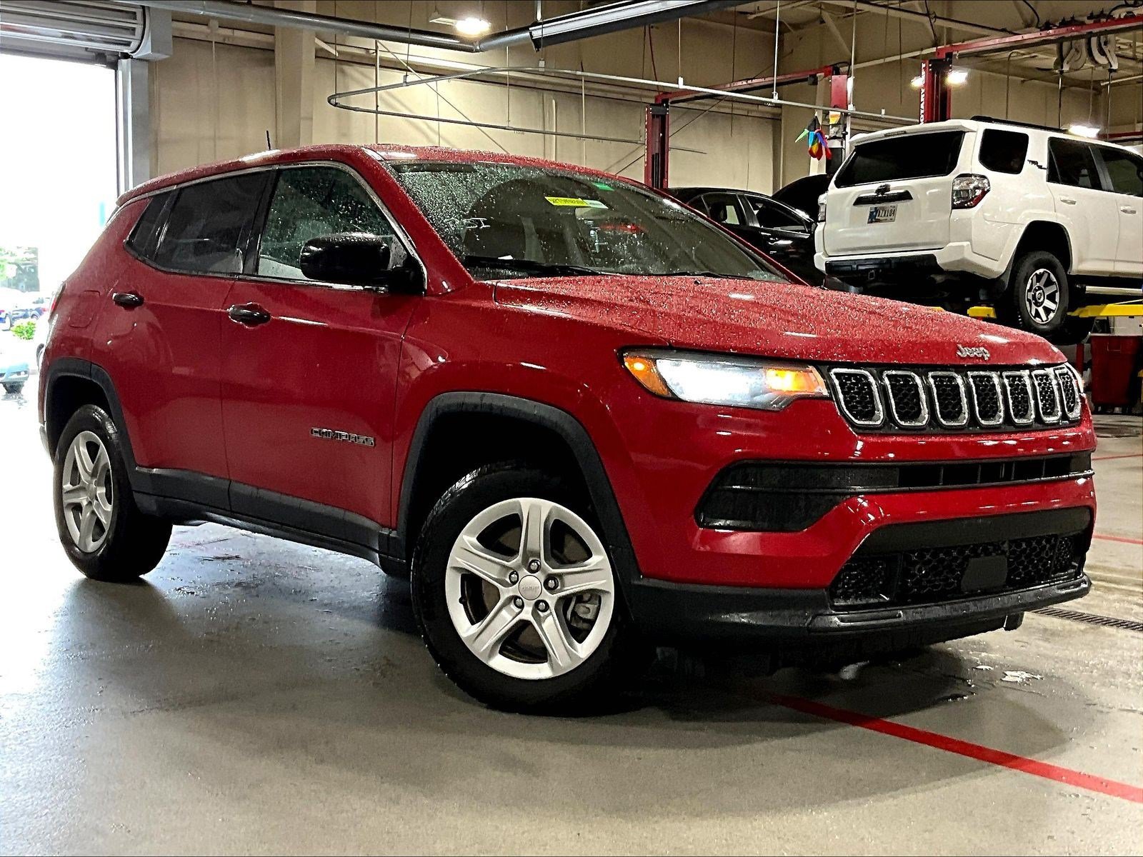 Used 2023 Jeep Compass Sport AWD/4WD image 3