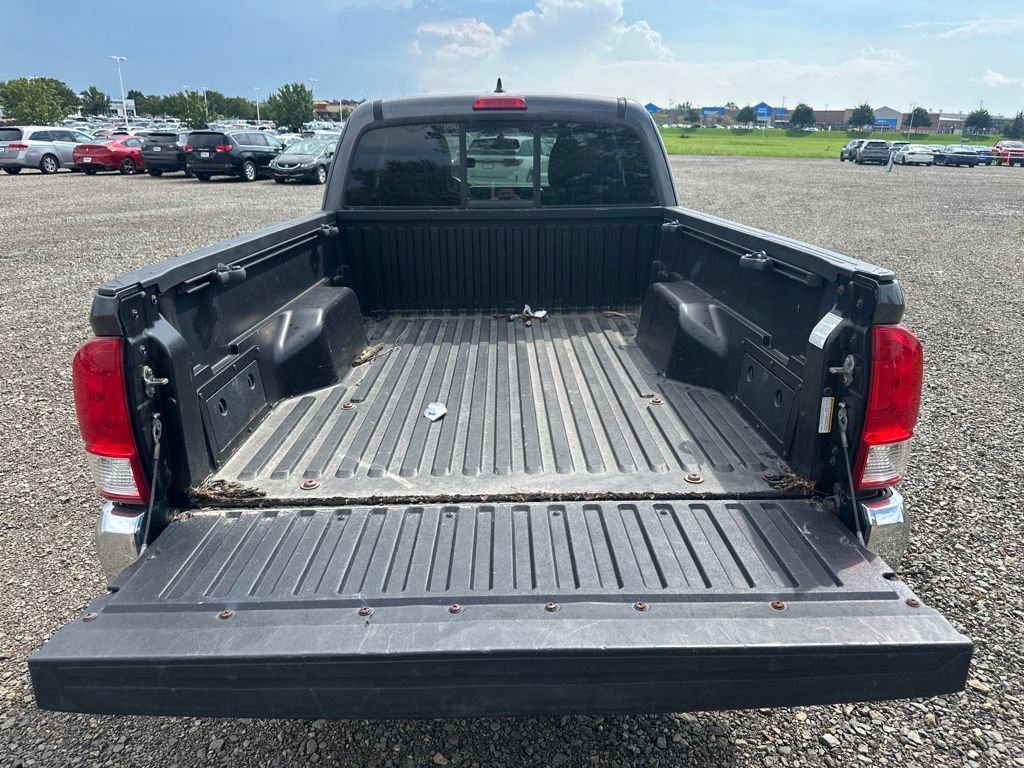 Used 2016 Toyota Tacoma SR5 AWD/4WD image 10