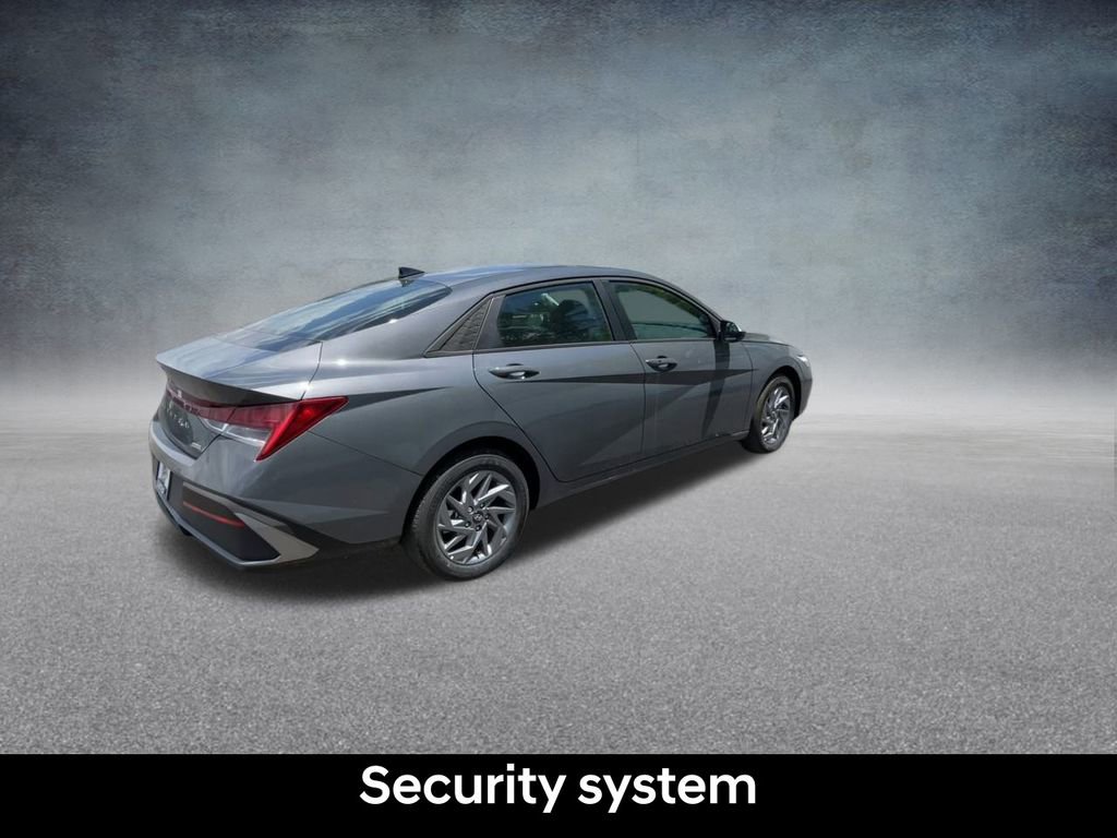 Certified 2025 Hyundai Elantra Hybrid FWD image 14