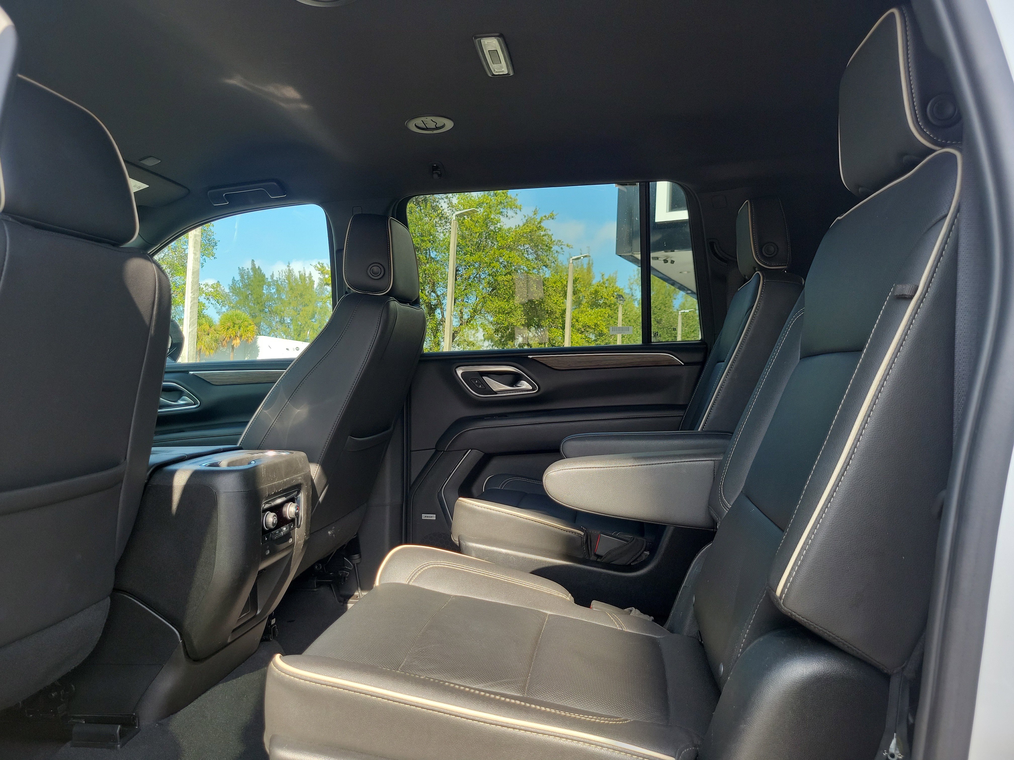 Used 2023 Chevrolet Suburban Premier image 13
