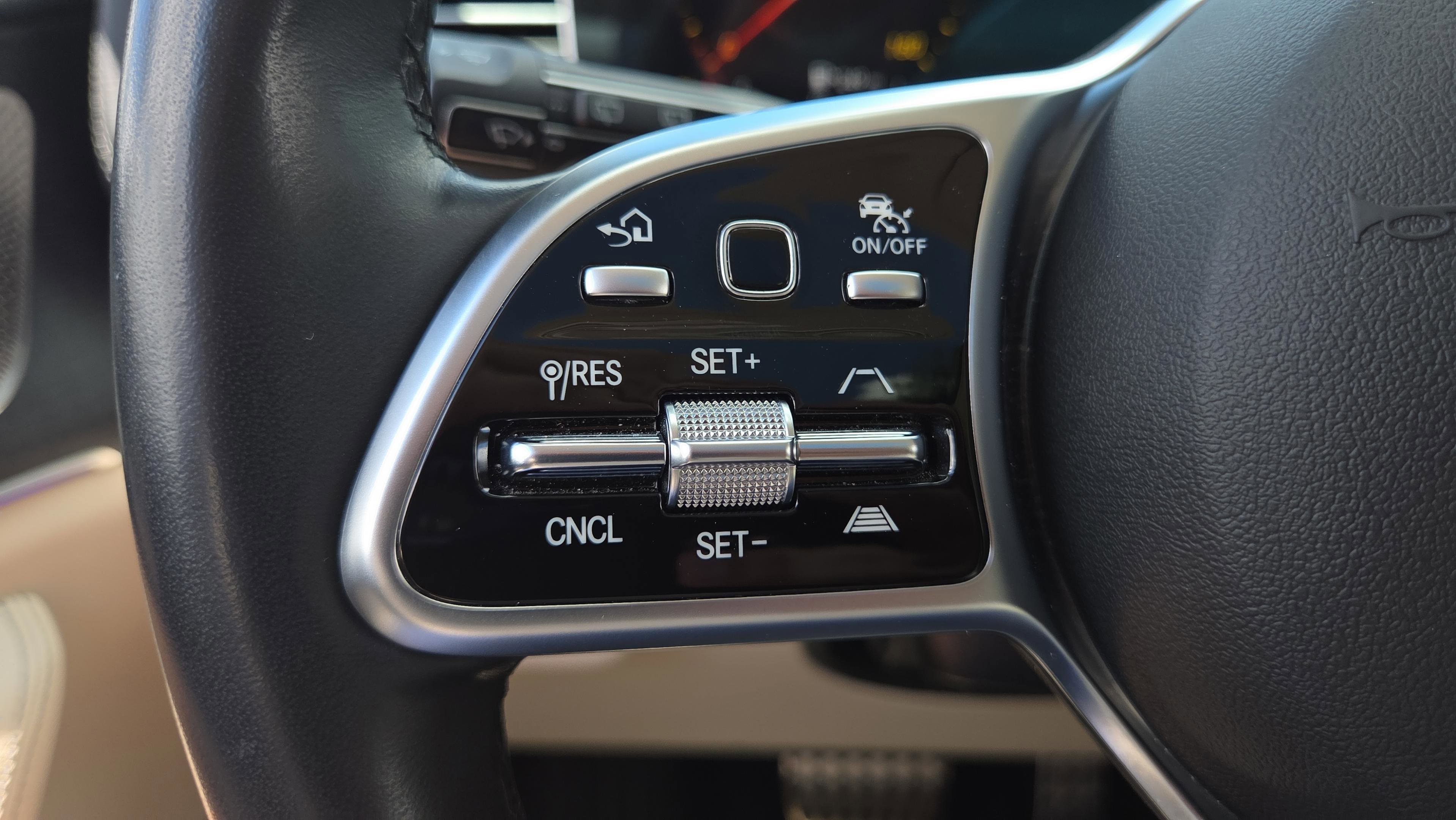 Used 2023 Mercedes-Benz GLS 450 4MATIC image 24