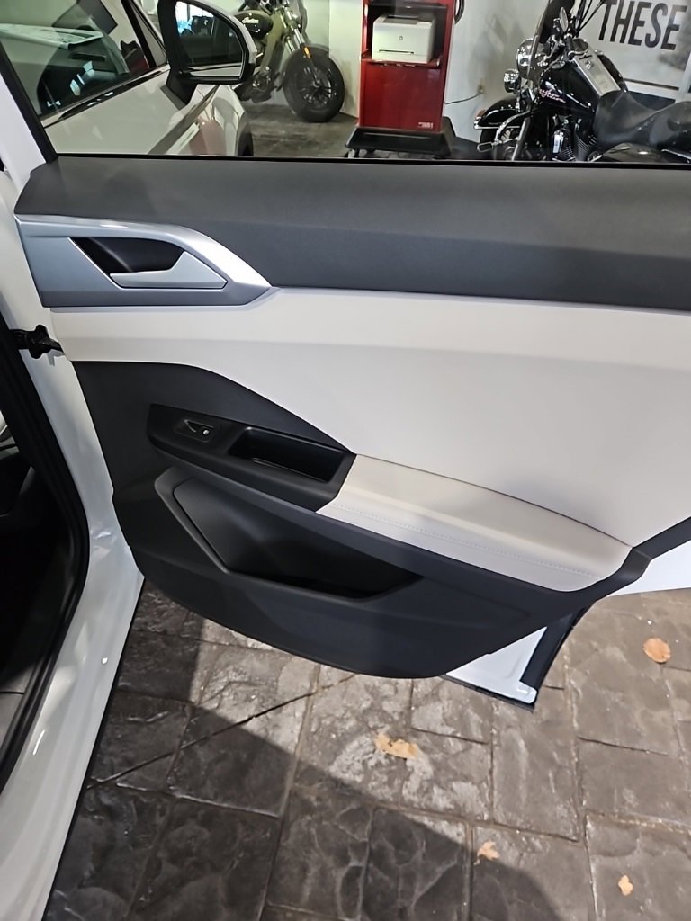 New 2026 Volkswagen Taos SE image 15