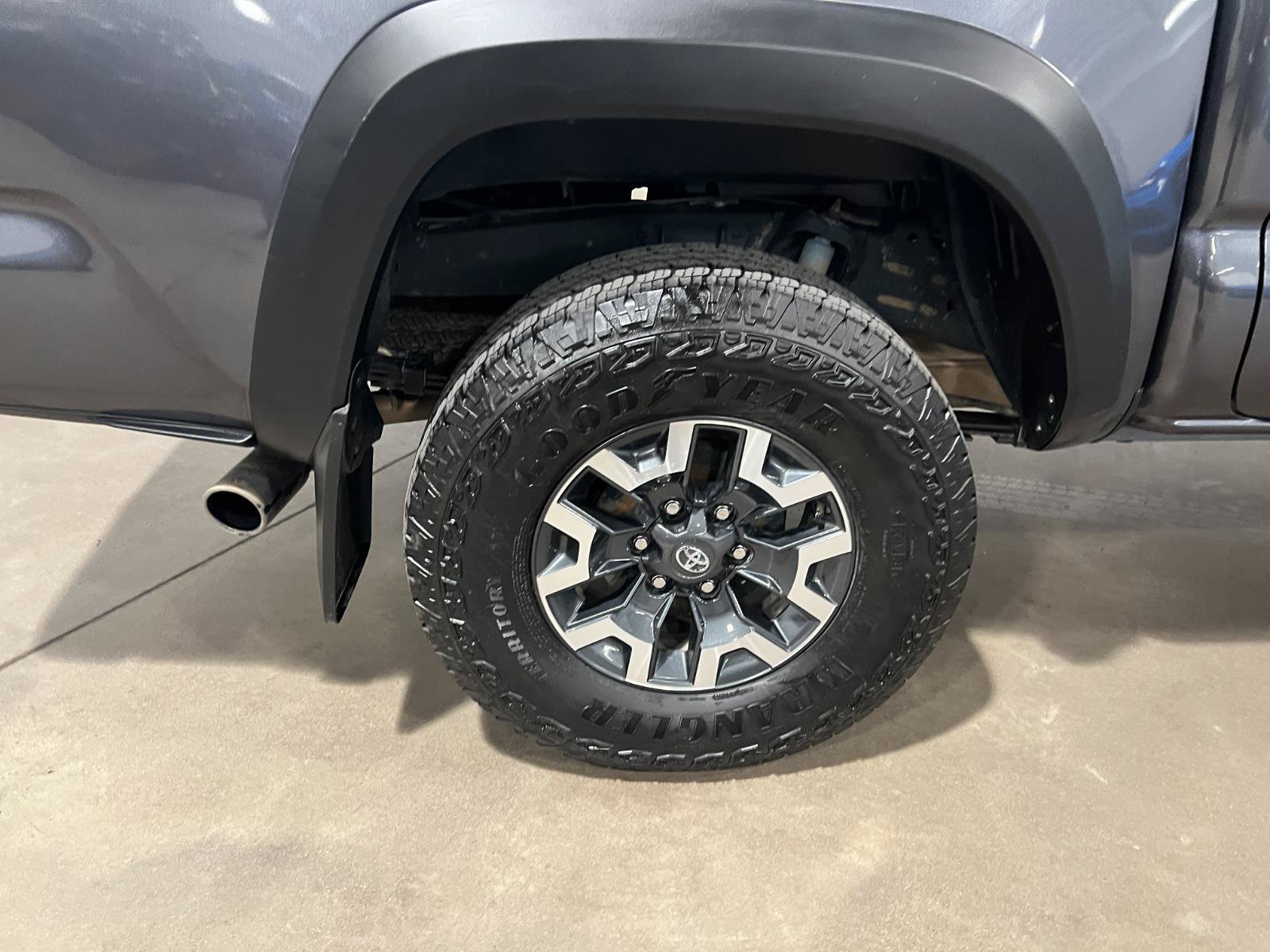 Used 2023 Toyota Tacoma TRD Off-Road w/ Advanced Technology Package AWD/4WD image 40