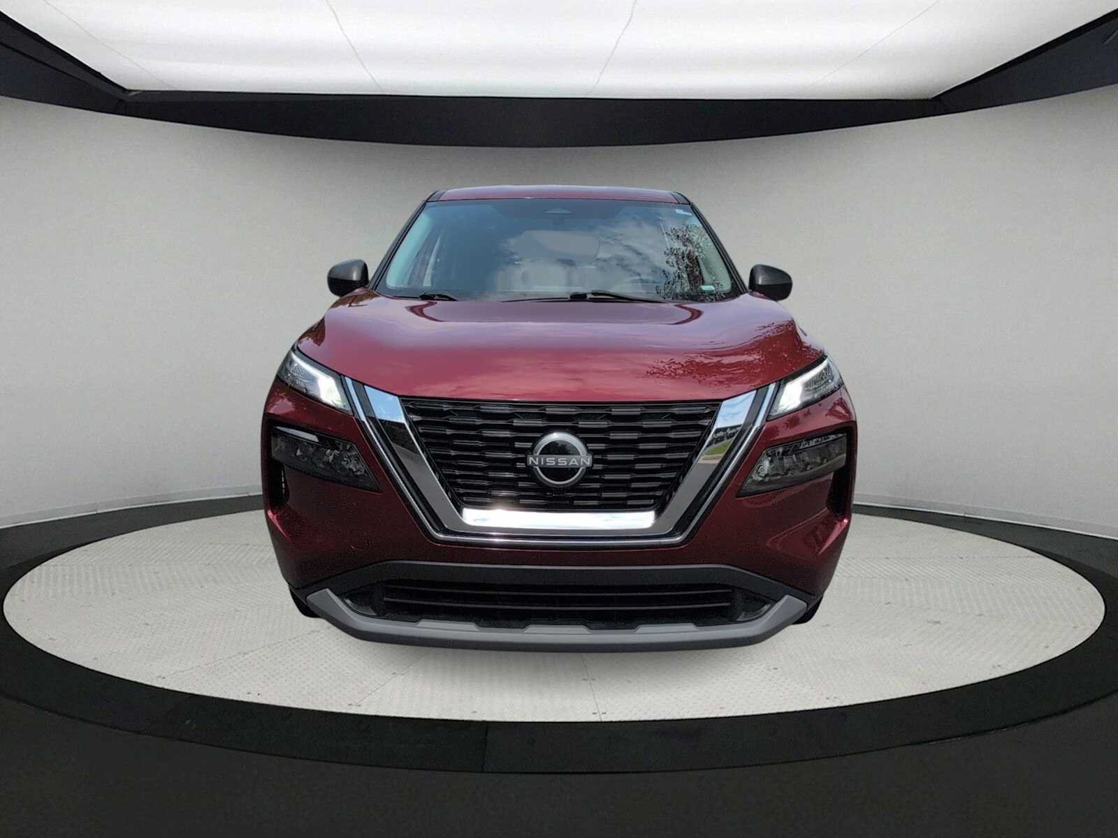 Used 2023 Nissan Rogue S AWD/4WD image 3