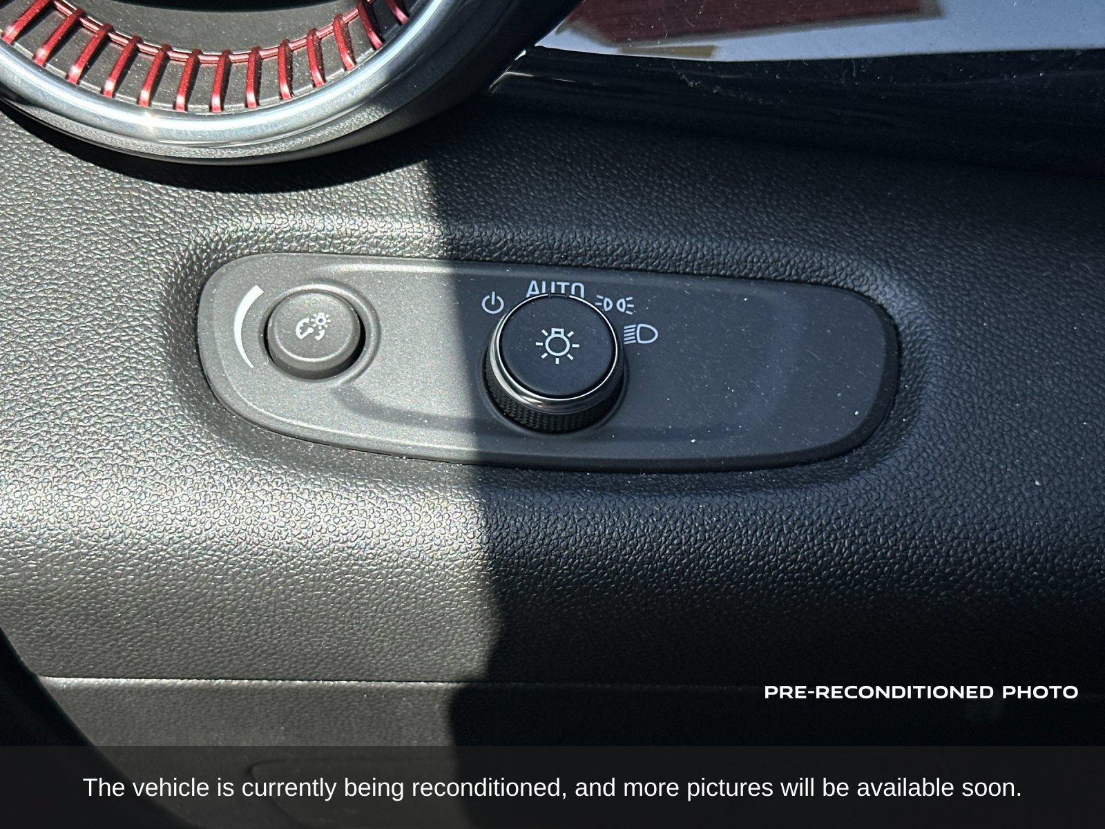 Used 2025 Chevrolet Trax RS w/ Sunroof Package FWD image 20
