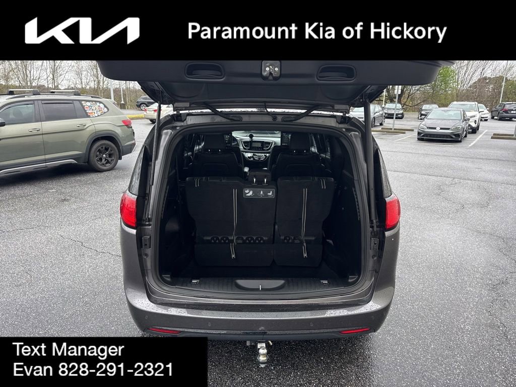 Used 2020 Chrysler Pacifica Touring-L Plus image 10