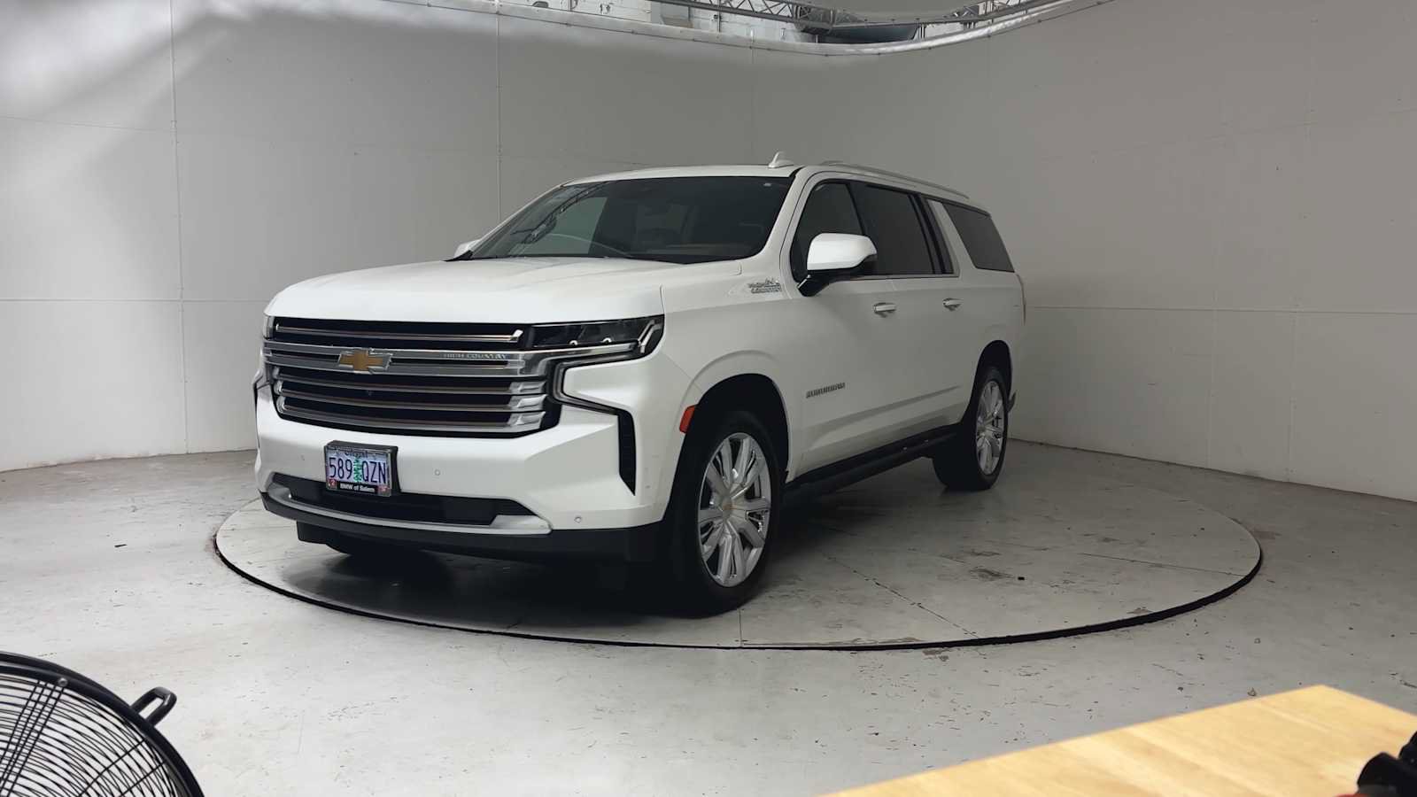 Used 2024 Chevrolet Suburban High Country w/ Premium Package AWD/4WD image 2