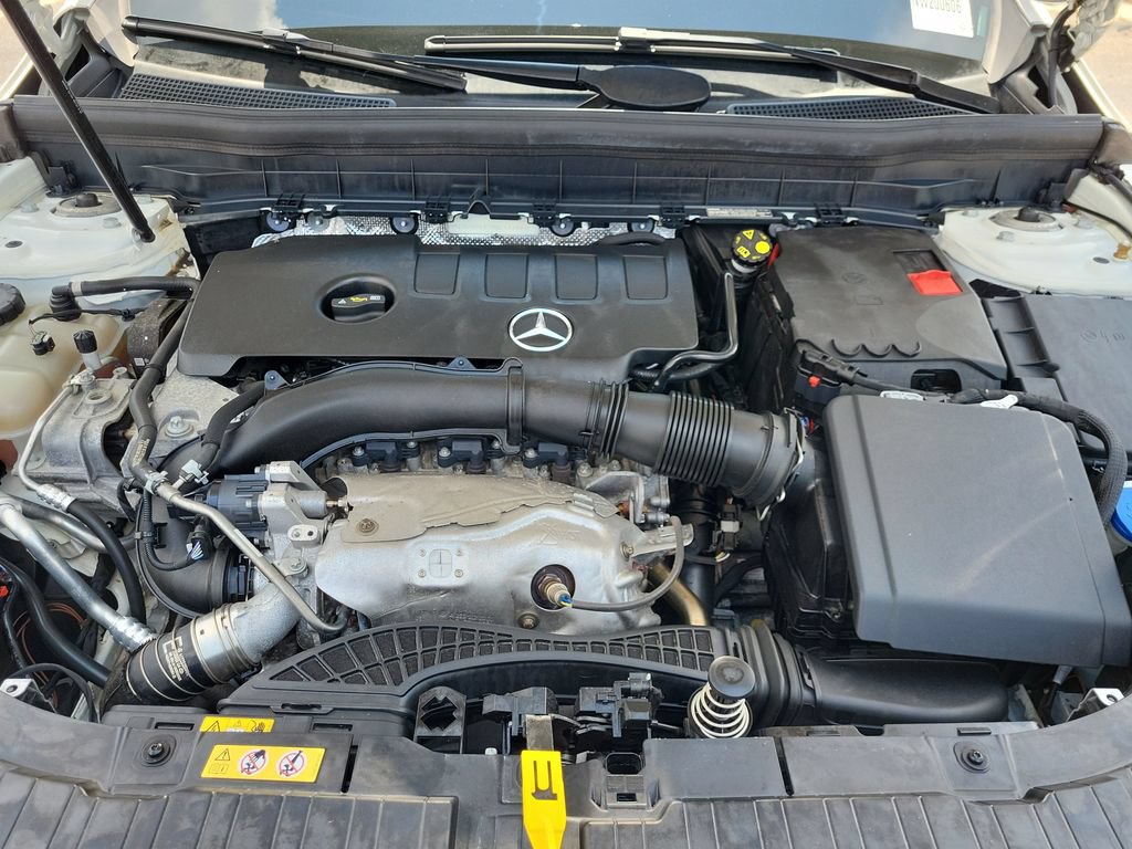 Used 2022 Mercedes-Benz GLB 250 4MATIC w/ Premium Package Lite image 23
