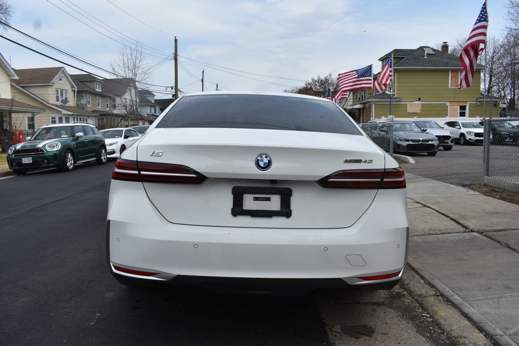 Used 2024 BMW i5 eDrive40i image 7
