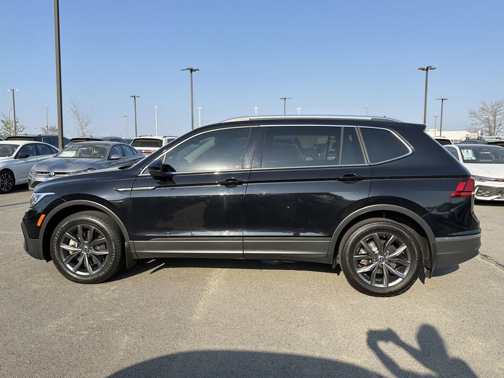 Used 2023 Volkswagen Tiguan SE image 2