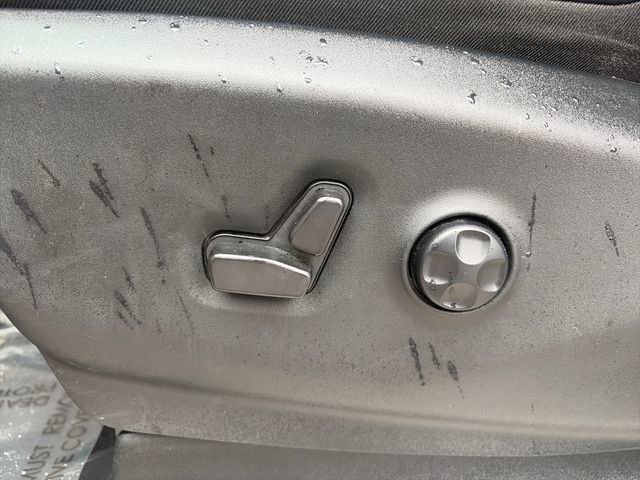 Used 2023 Chrysler Pacifica Touring-L FWD image 26