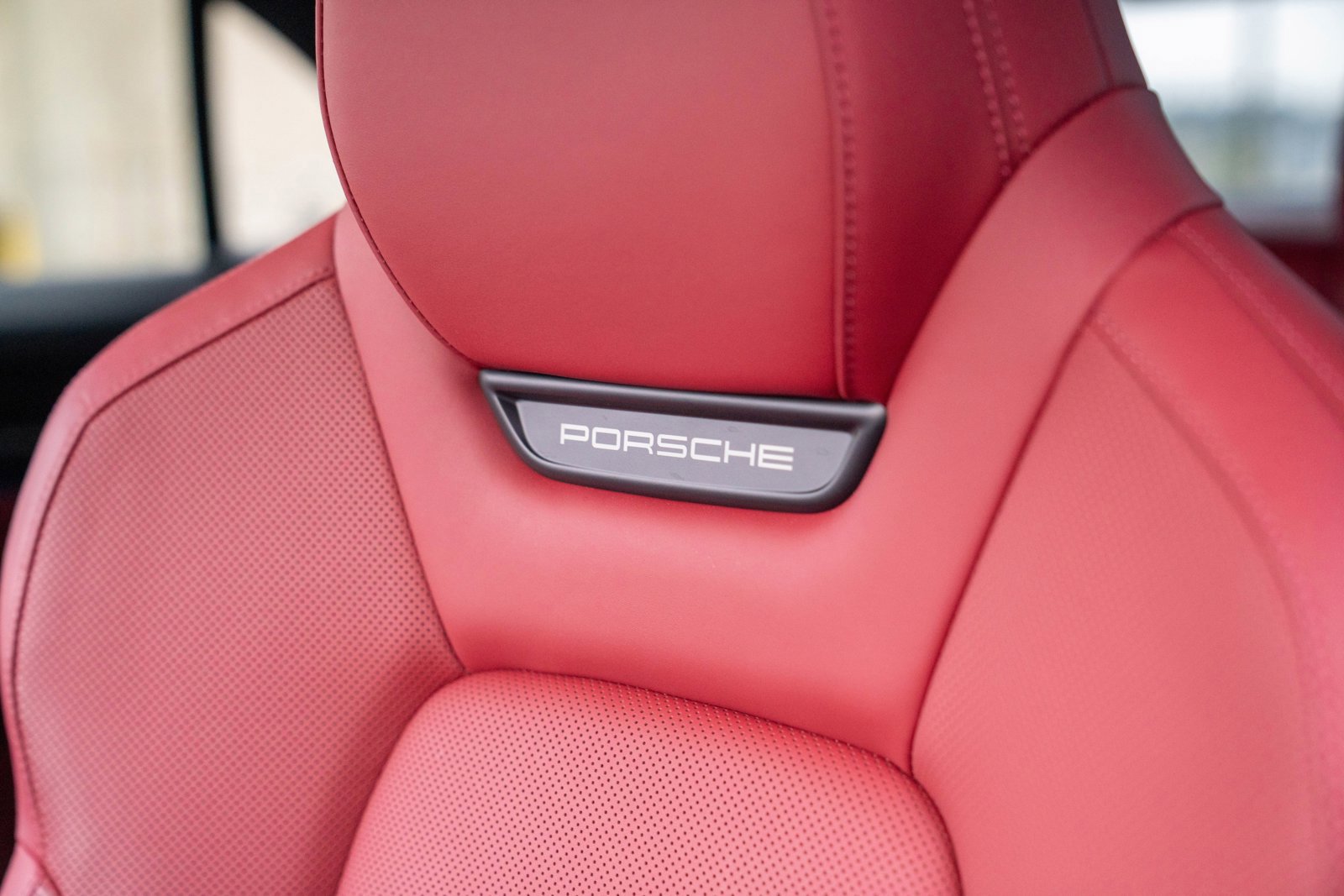 Certified 2025 Porsche Macan Electric image 13