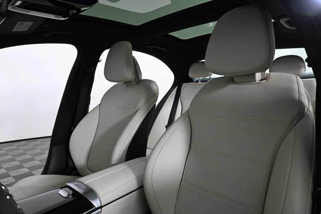 Certified 2022 Mercedes-Benz C 300 4MATIC Sedan image 5