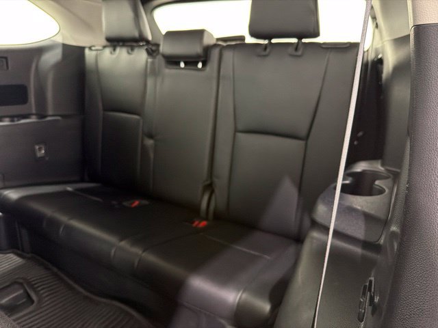 Used 2021 Toyota Highlander XLE AWD/4WD image 19