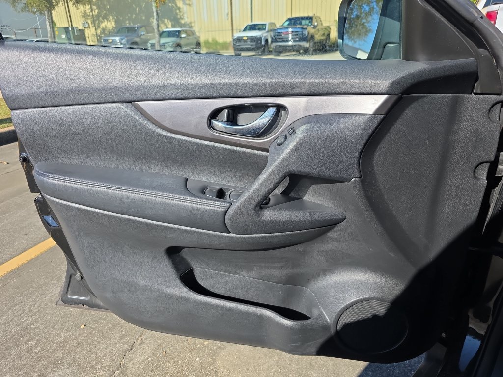 Used 2014 Nissan Rogue SV FWD image 32