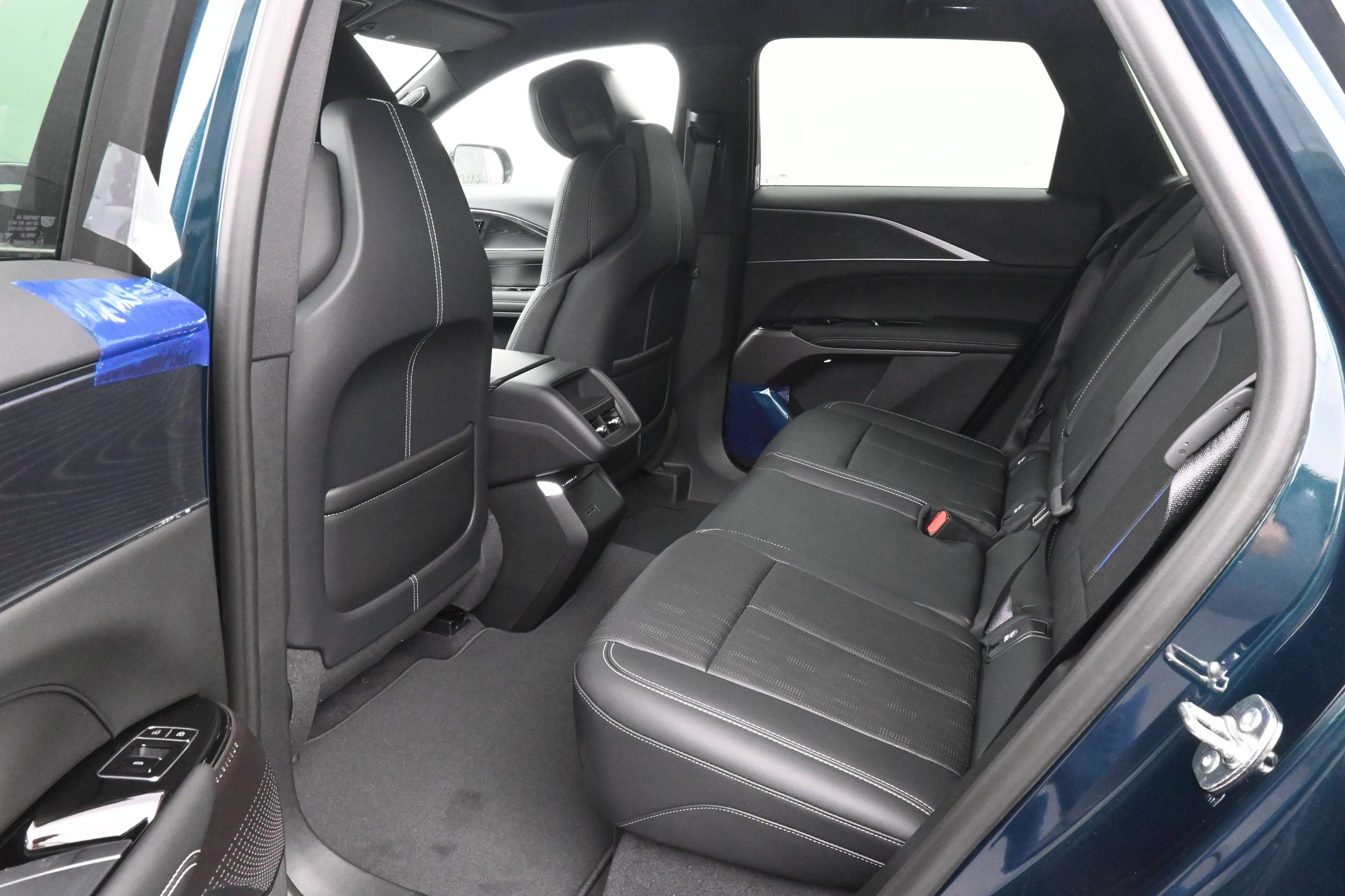 New 2026 Cadillac Lyriq Luxury w/ LPO, Floor Liner Package AWD/4WD image 10