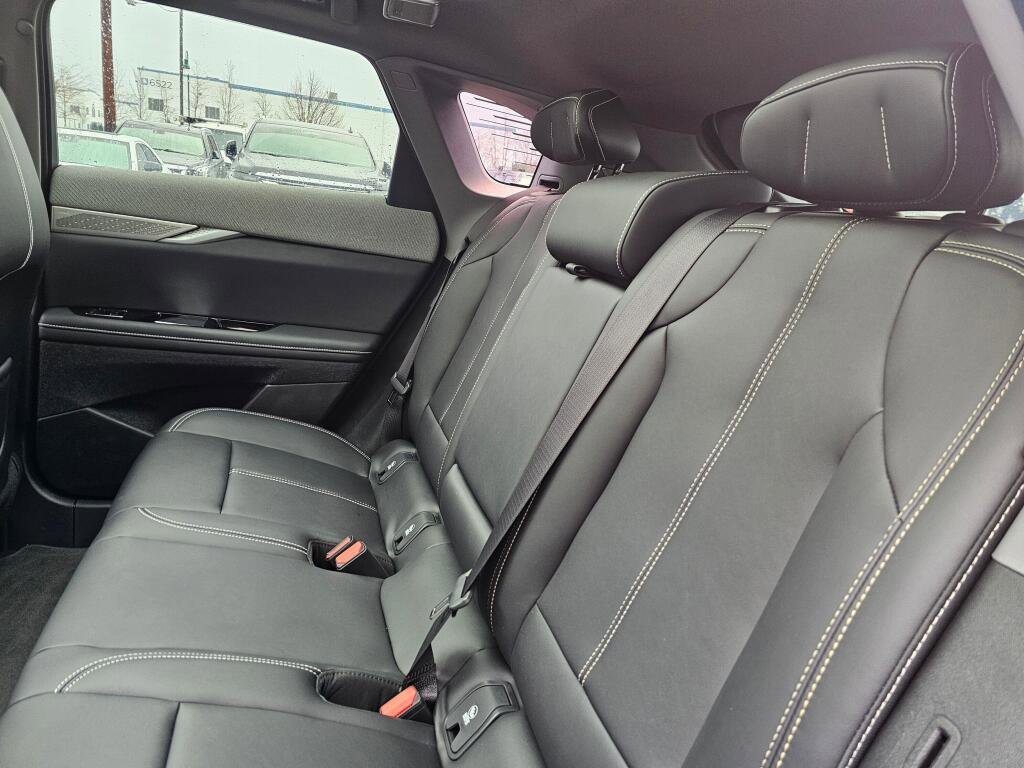 New 2026 Cadillac Optiq Luxury 1 image 23