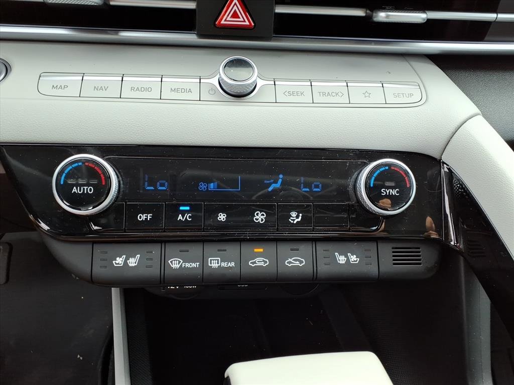 Used 2025 Hyundai Elantra Limited w/ Cargo Package image 17