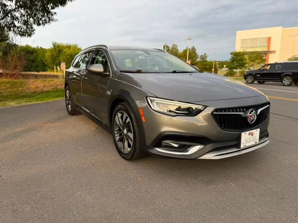 Used 2019 Buick Regal Essence w/ Driver Confidence Package I AWD/4WD image 3