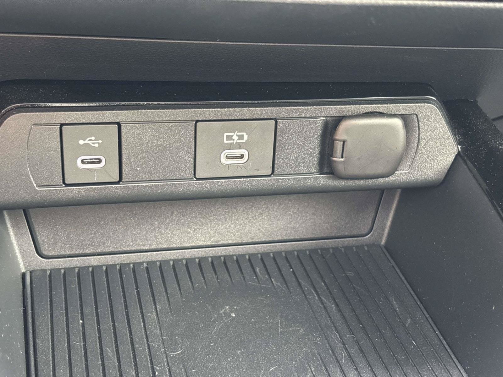 New 2025 Toyota Prius Plug-In Hybrid FWD image 15