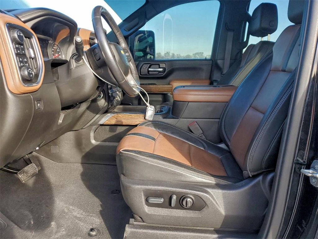 Used 2022 Chevrolet Silverado 3500 High Country w/ Safety Package II image 7