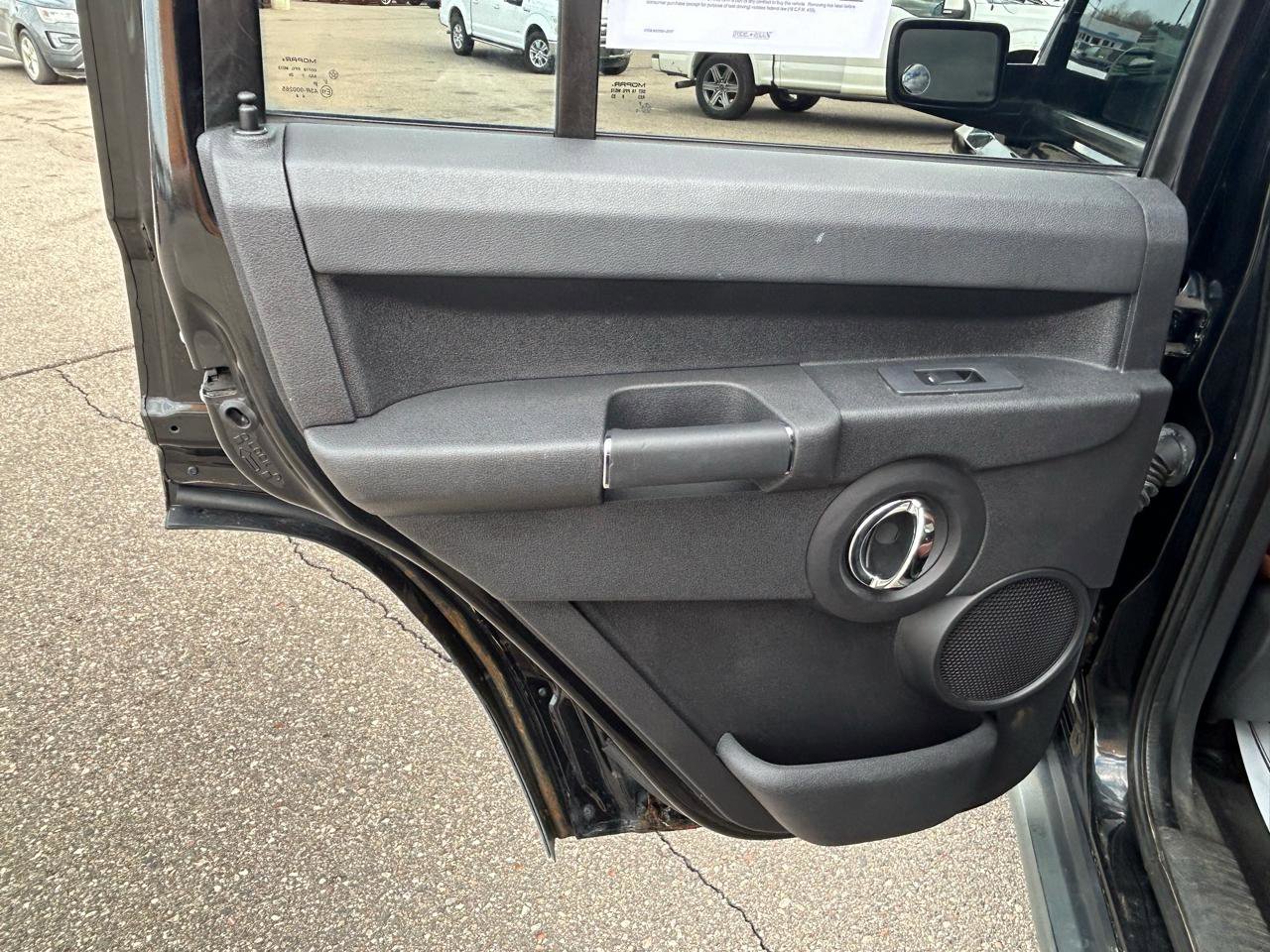 Used 2008 Jeep Commander Limited w/ Trailer Tow Group IV image 14