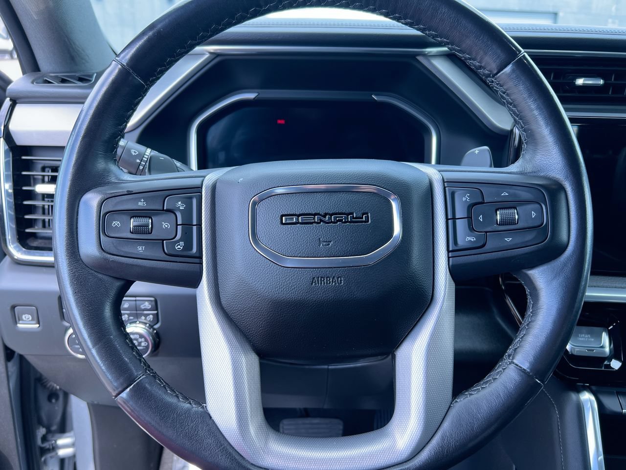 Used 2023 GMC Sierra 1500 Denali w/ Denali Reserve Package AWD/4WD image 13