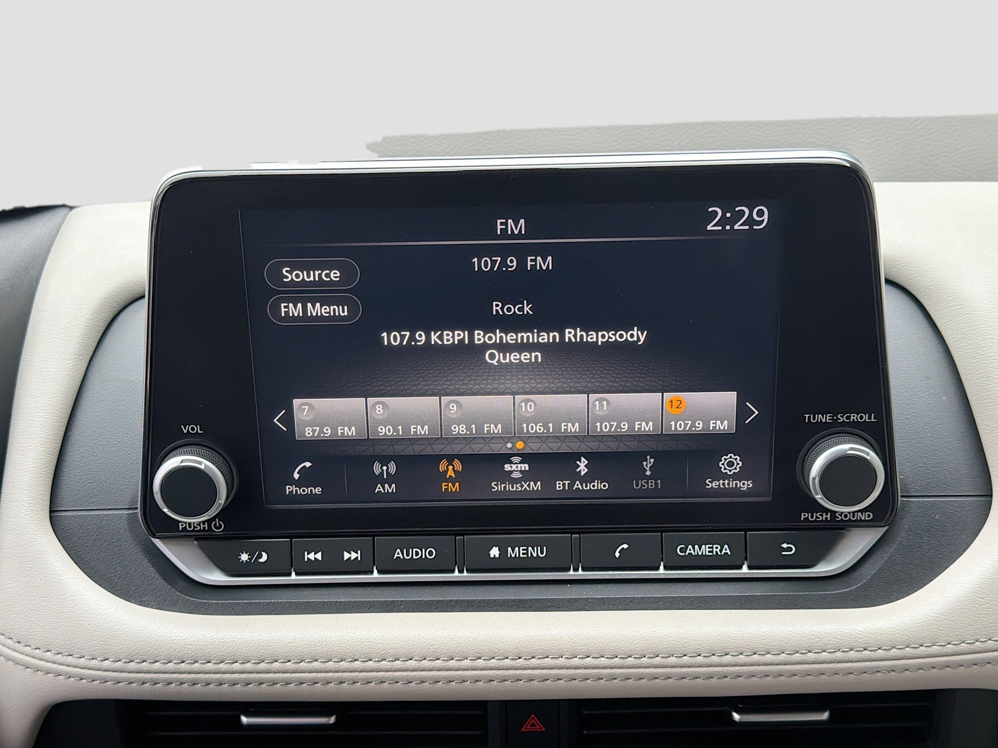 Used 2025 Nissan Rogue SV AWD/4WD image 21