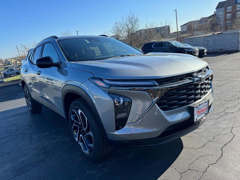 New 2026 Chevrolet Trax RS w/ Driver Confidence Package image 2