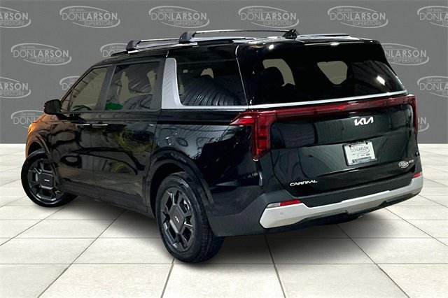 Used 2025 Kia Carnival EX image 5